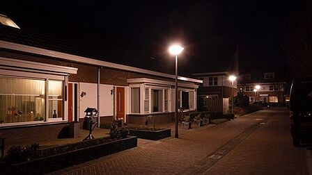 Ploeg in Voorthuizen; woning waar het licht in de woning schijnt; onnodige lichthinder