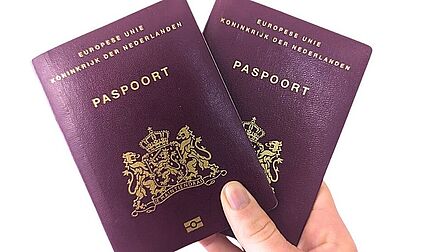 Foto van twee paspoorten