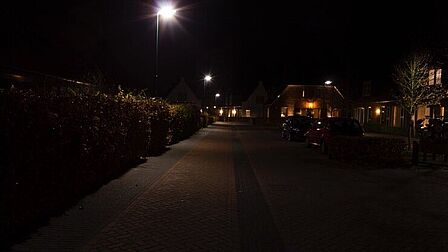 Het Boerenerf in Garderen. Woonwijk met wit licht